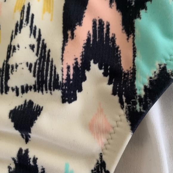 🤩MAKE OFFERS🤩 BILLABONG bikini bottoms!! - Picture 5 of 5